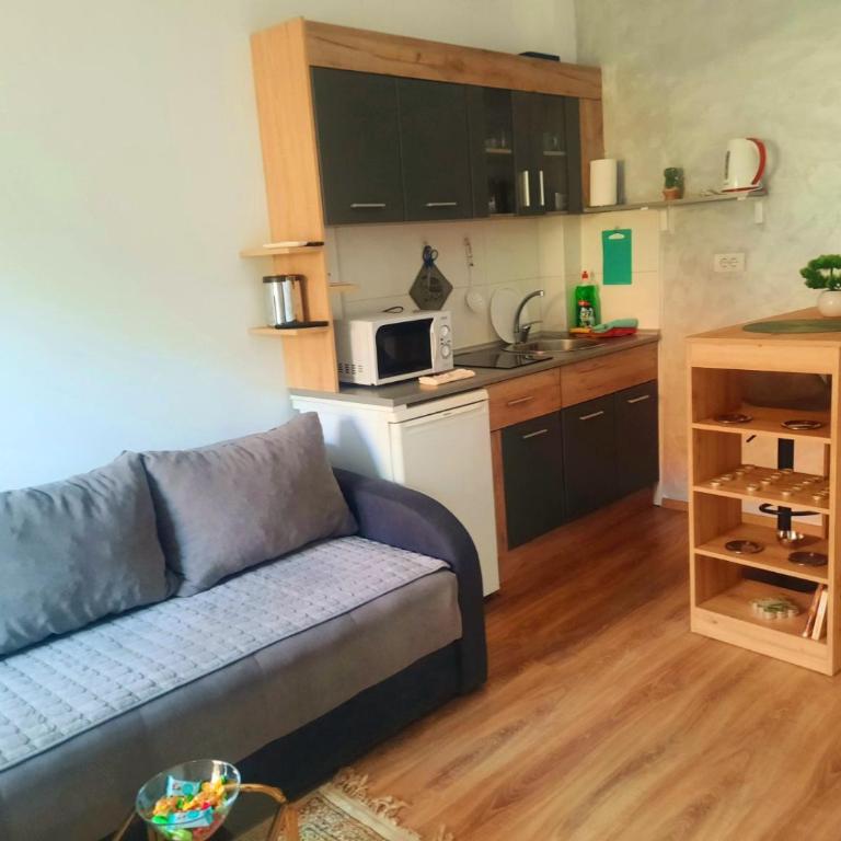 Apartmani Nikolaj - Dvokrevetna Soba sa Zasebnim Krevetima i Pogledom na Vrt - 9
