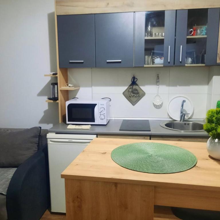 Apartmani Nikolaj - Dvokrevetna Soba sa Zasebnim Krevetima i Pogledom na Vrt - 8
