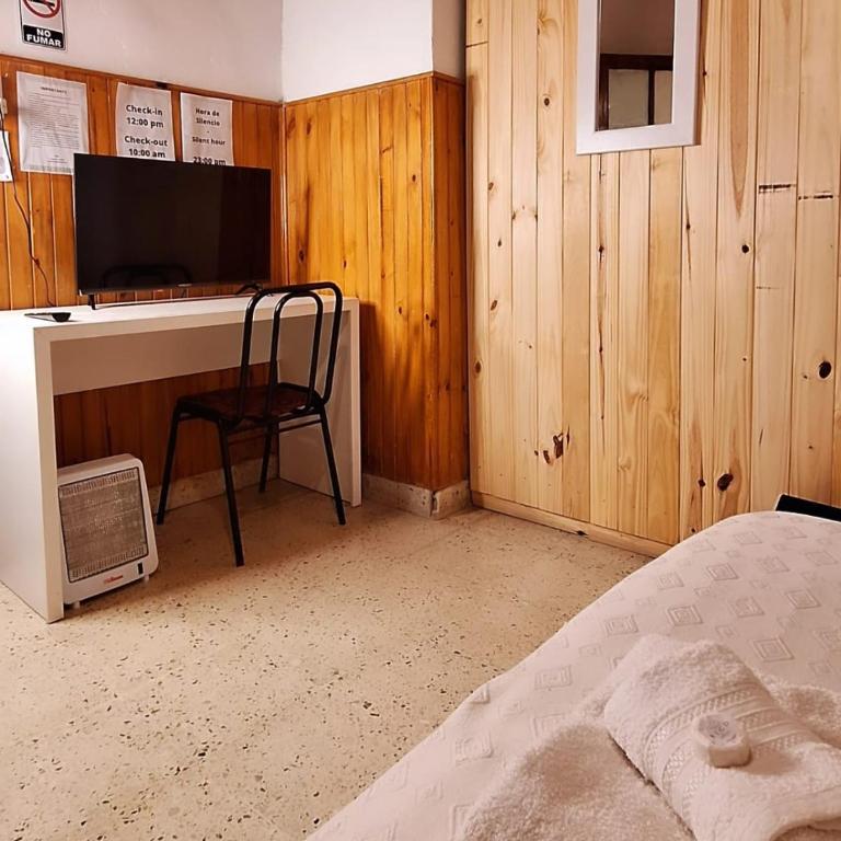 Alpha House Hostel - Habitación Doble Económica - 1 o 2 camas - 3