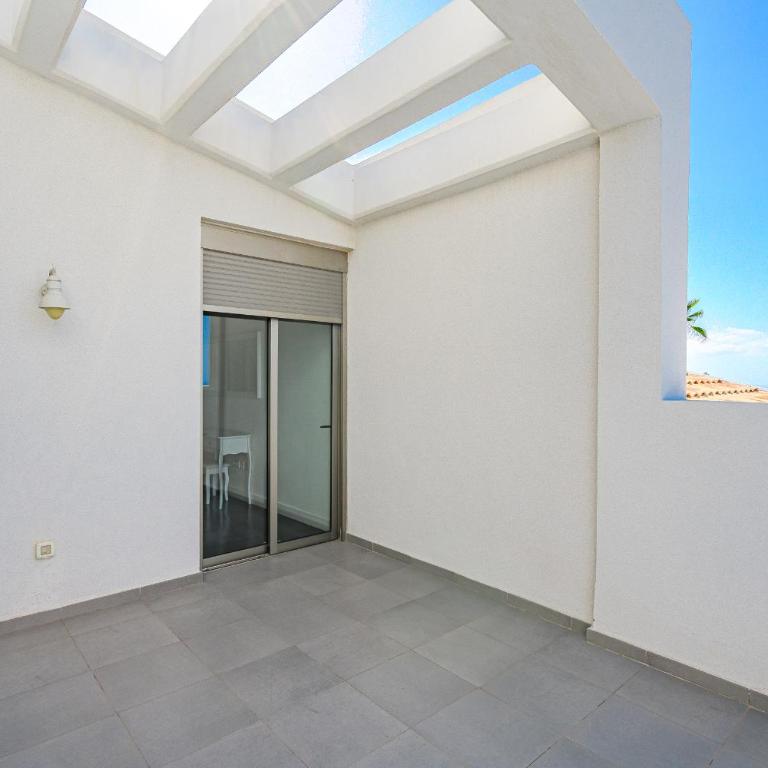 Villa Elisabetta, Luxury Villa with Heated Pool Ocean View in Adeje, Tenerife - Villa de 3 dormitorios - 35