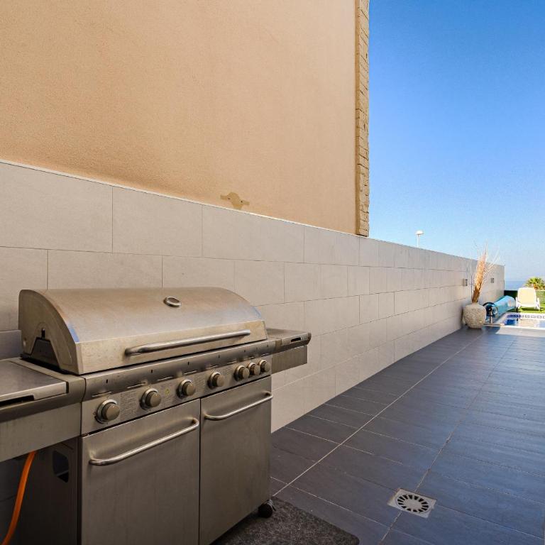 Villa Elisabetta, Luxury Villa with Heated Pool Ocean View in Adeje, Tenerife - Villa de 3 dormitorios - 34