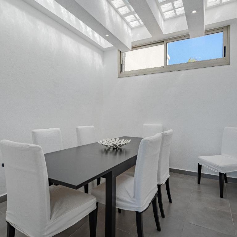 Villa Caterina, Luxury Villa with Heated Pool Ocean View in Adeje, Tenerife - Villa con piscina privada - 19