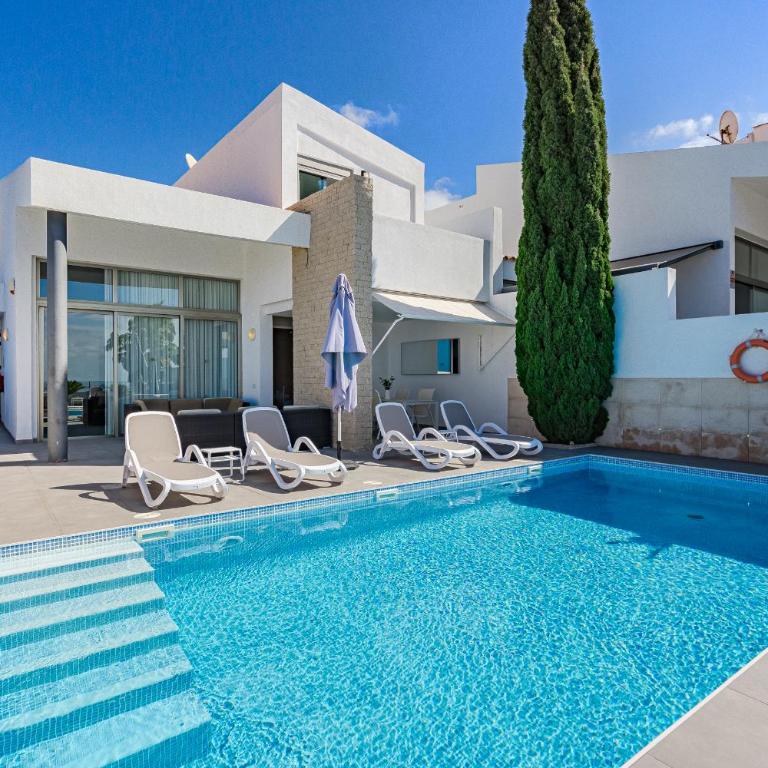 Villa Caterina, Luxury Villa with Heated Pool Ocean View in Adeje, Tenerife - Villa con piscina privada - 1