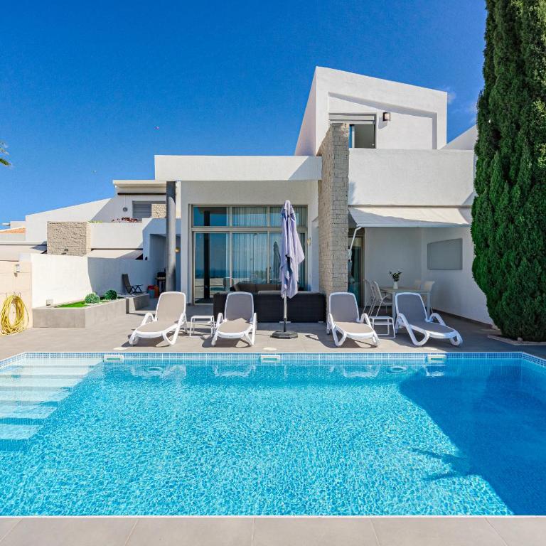 Villa Caterina, Luxury Villa with Heated Pool Ocean View in Adeje, Tenerife - Villa con piscina privada - 2