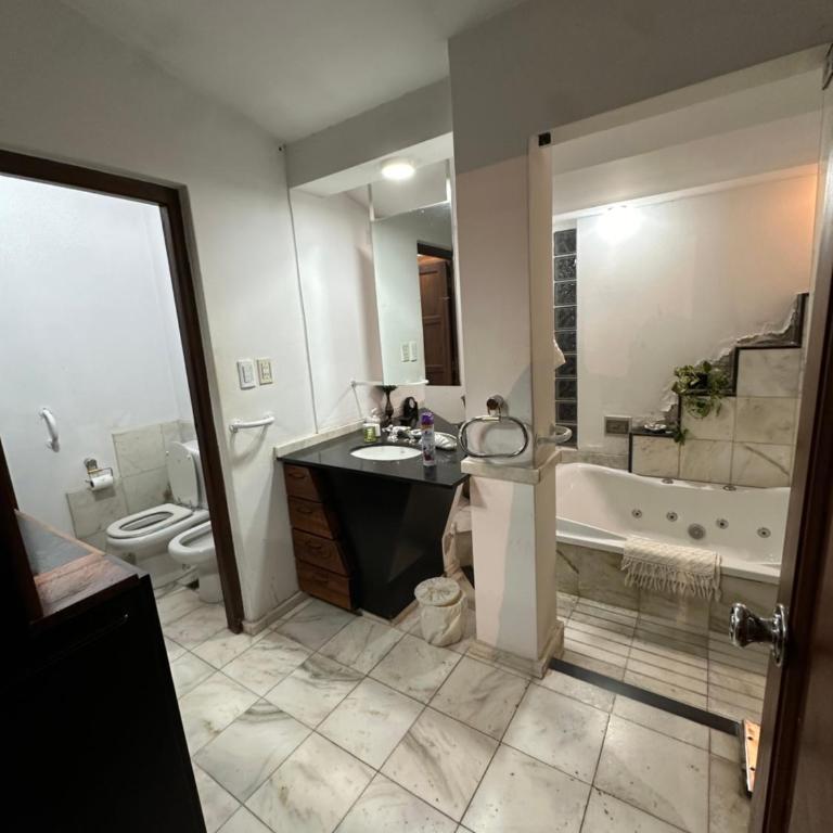 Casa 3 hab con pileta, a 5min del centro - cerca de todo - Casa de 3 dormitorios - 6