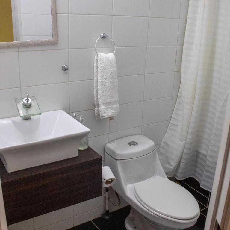 Hostal Casa Alegre - Habitación Doble con baño privado - 1 o 2 camas - 3