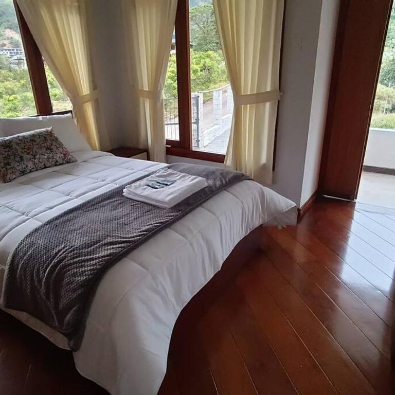 Hospedaje Baños de Agua Santa- Vista al Pailón - Villa - 24