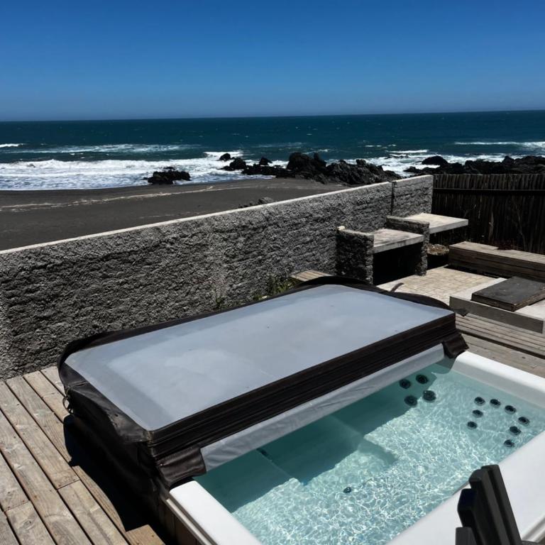 Arriendo Casa unifamiliar Pichilemu Primera línea - Casa de 5 dormitorios - 2