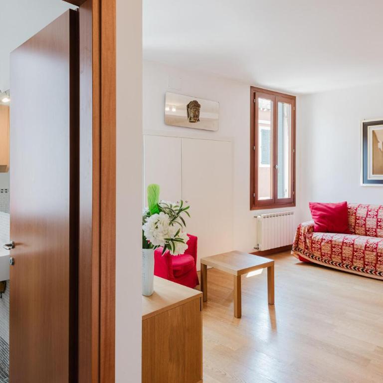 Gorgeous Apartment In Venezia With Wifi - Two-Bedroom Apartment - 3