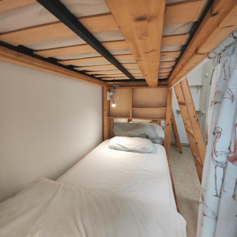 La Ventana Azul Surf Hostel - Cama en habitación compartida con 4 camas - 3