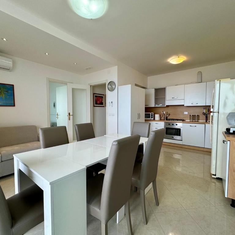 Residenza Mare - Appartamento con 3 Camere da Letto e Vista Mare - 11