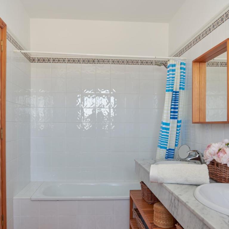 Villa Carmen - Three-Bedroom House - 29