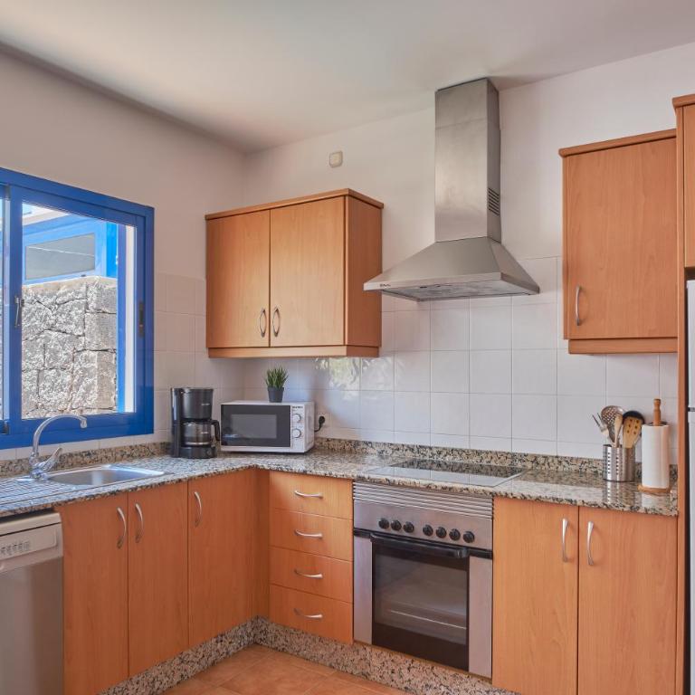 Villa Carmen - Three-Bedroom House - 15