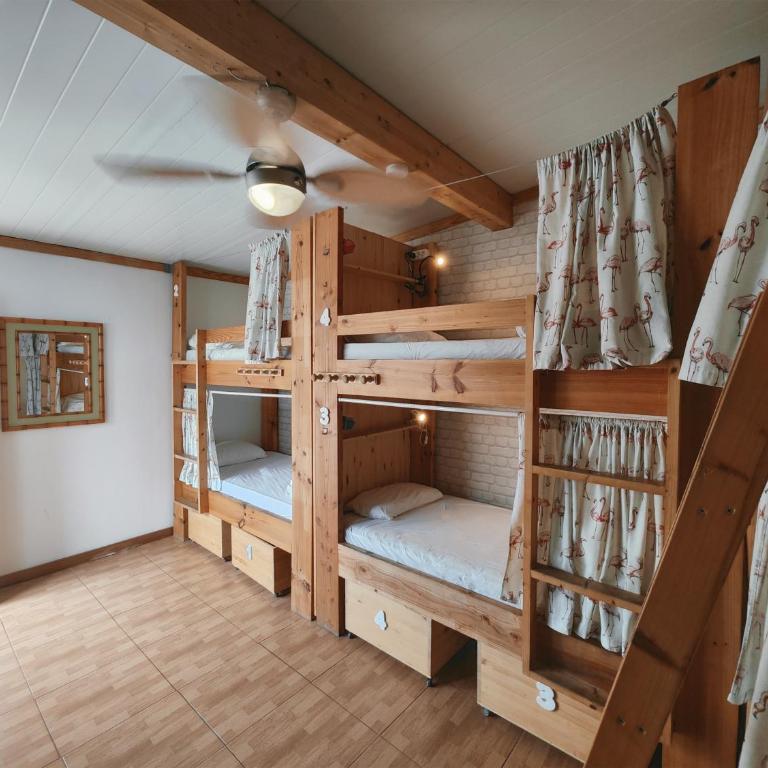 La Ventana Azul Surf Hostel - Cama en habitación compartida femenina de 6 camas - 2