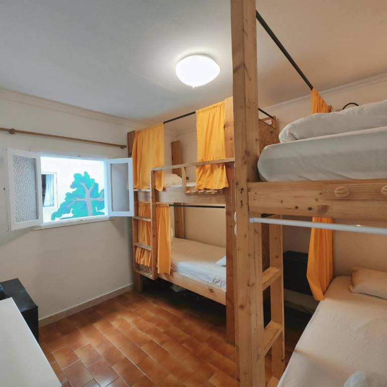 La Ventana Azul Surf Hostel - Cama en habitación femenina compartida de 4 camas - 2