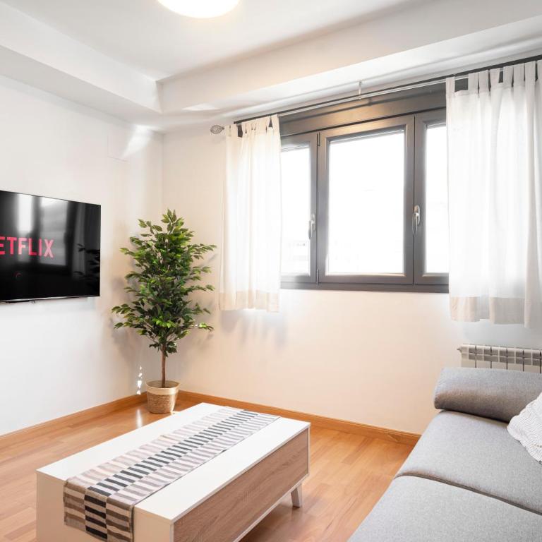EnjoyGranada EMIR 3B y Parking - One-Bedroom Apartment - 2