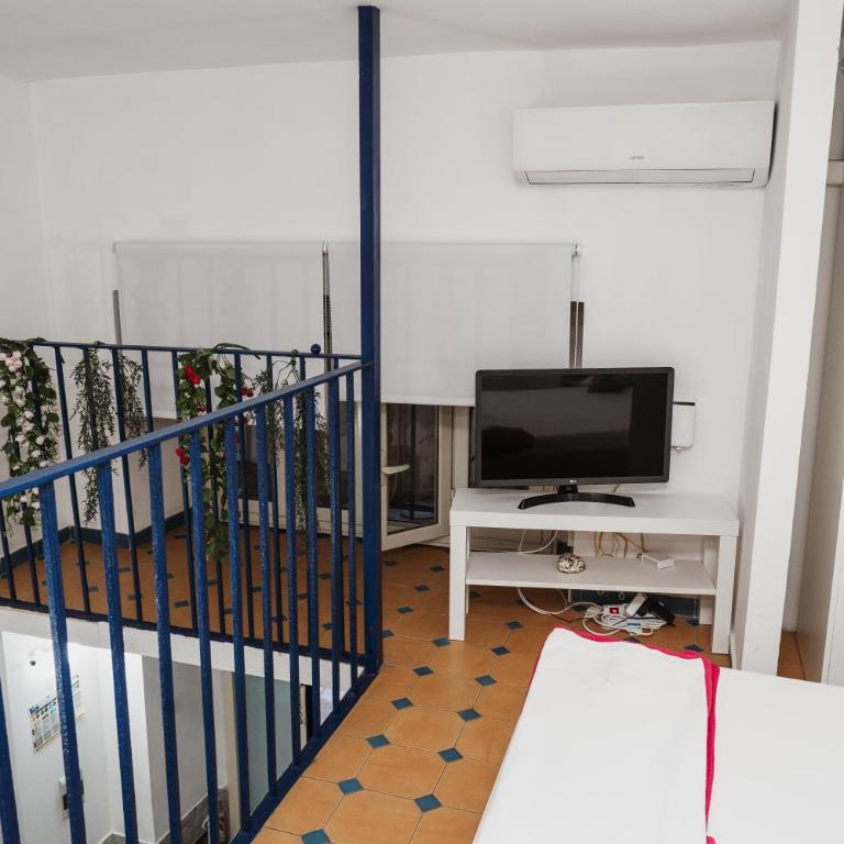 Perla Azzurra - One-Bedroom Apartment - 8