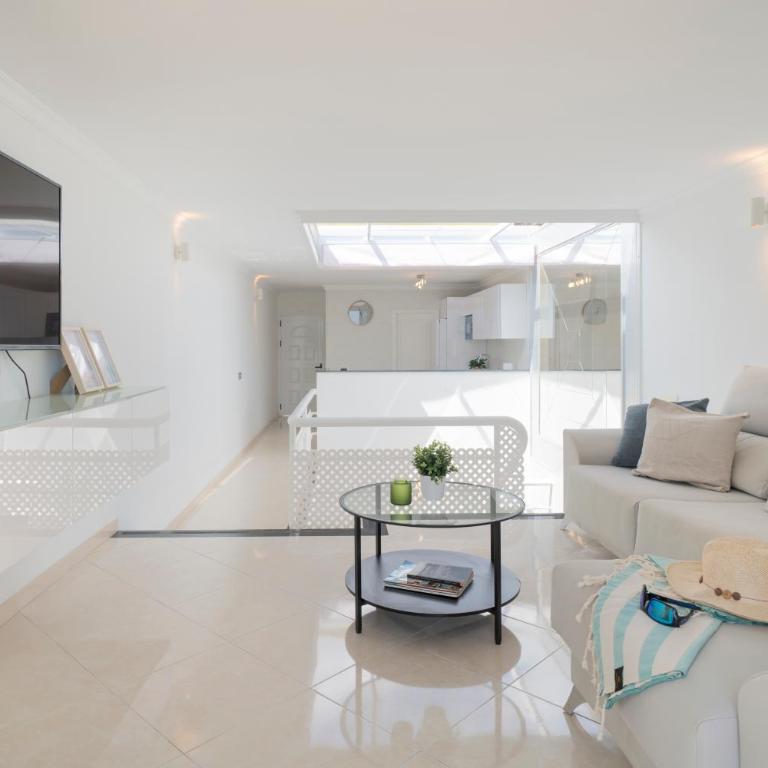 Splendor, piscina, junto a la playa, terraza privada con vistas al mar y preciosos atardecer - Two-Bedroom Apartment - 4