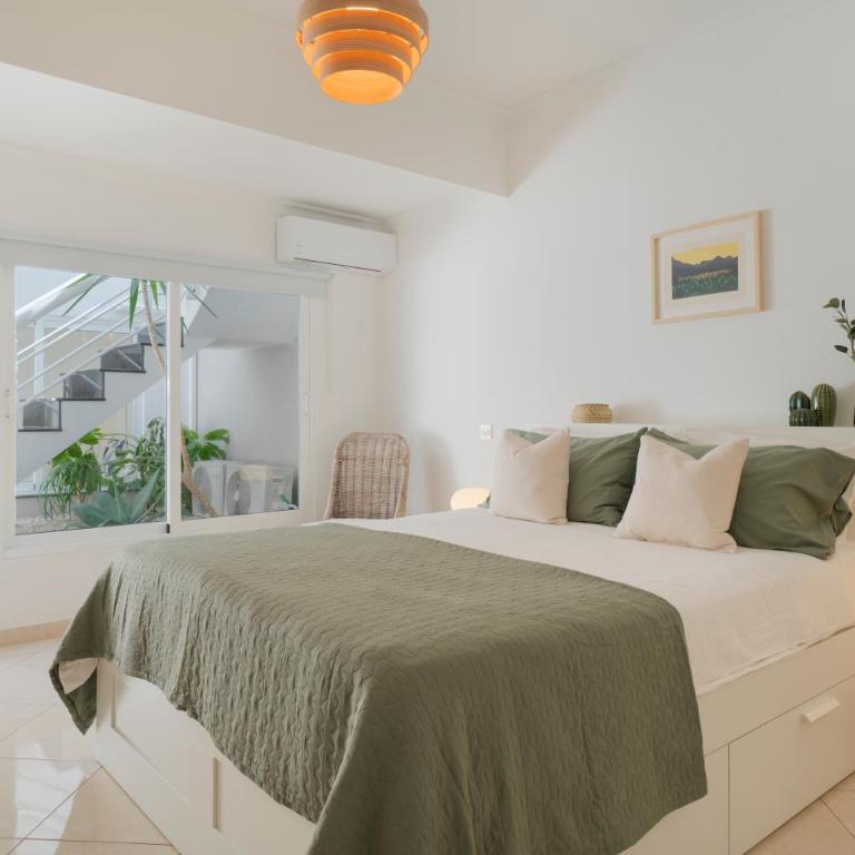 Splendor, piscina, junto a la playa, terraza privada con vistas al mar y preciosos atardecer - Two-Bedroom Apartment - 11