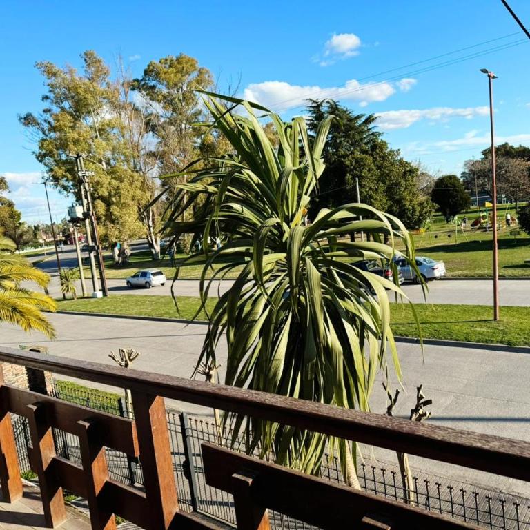 Casa Zona Residencial , pileta, garage doble y quincho con parrilla - Three-Bedroom House - 40