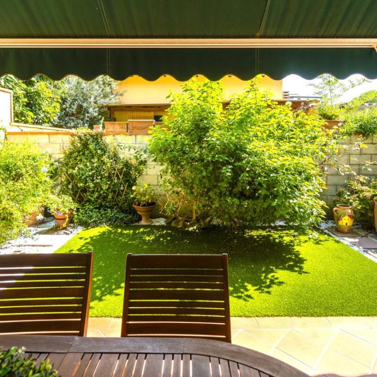 Hostly-La Casa di Marta-Two steps from the Tower - Two-Bedroom Apartment with Garden View - 10