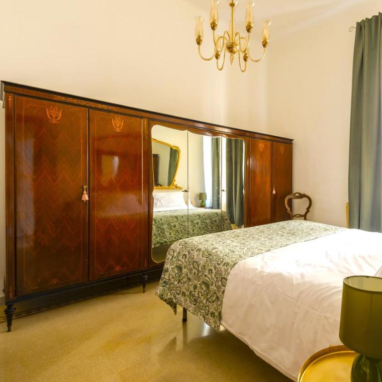 Hostly-La Casa di Marta-Two steps from the Tower - Two-Bedroom Apartment with Garden View - 11
