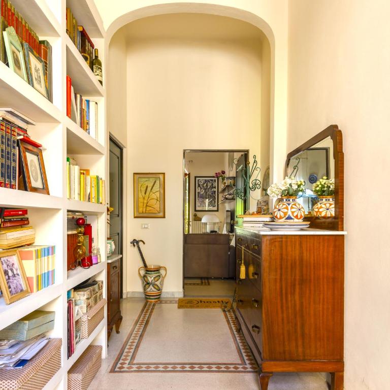 Hostly-La Casa di Marta-Two steps from the Tower - Two-Bedroom Apartment with Garden View - 13