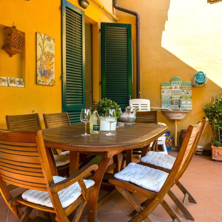 Hostly-La Casa di Marta-Two steps from the Tower - Two-Bedroom Apartment with Garden View - 15