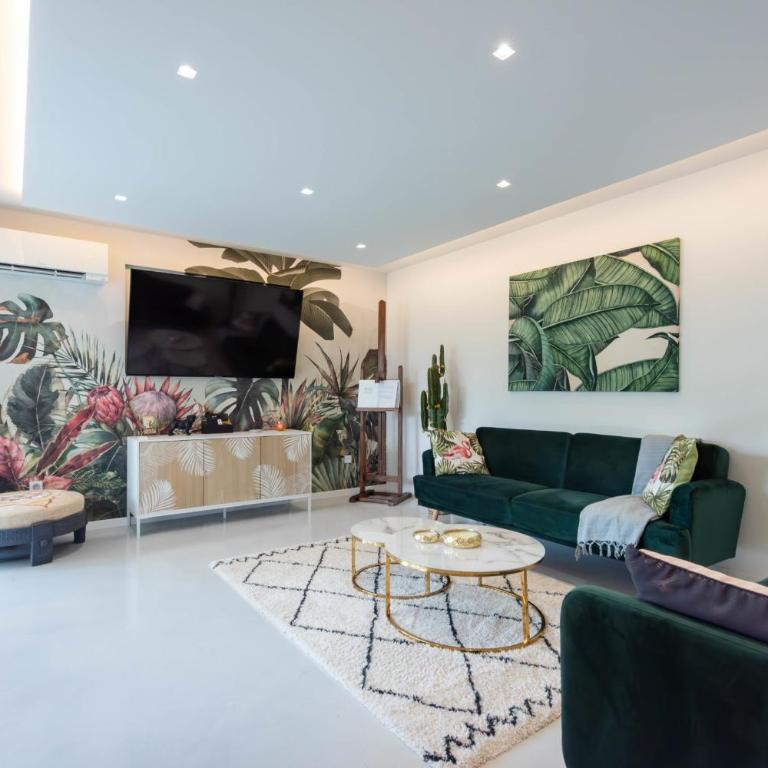 RARE! 2-Br with Pools Beach Access Private Parking - Appartement - 7