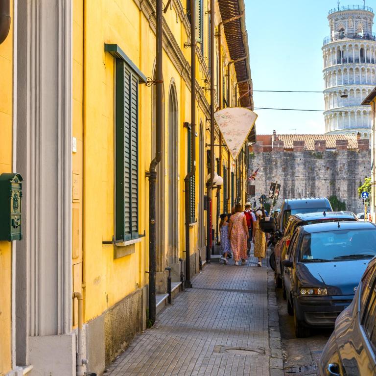 Hostly-La Casa di Marta-Two steps from the Tower - Two-Bedroom Apartment with Garden View - 22
