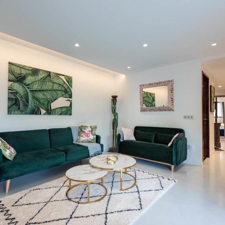 RARE! 2-Br with Pools Beach Access Private Parking - Appartement - 8