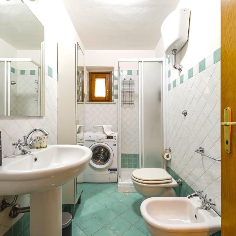 Hostly-La Casa di Marta-Two steps from the Tower - Two-Bedroom Apartment with Garden View - 24