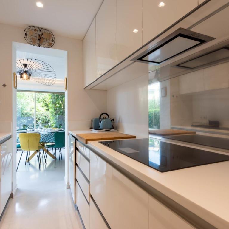 RARE! 2-Br with Pools Beach Access Private Parking - Appartement - 17