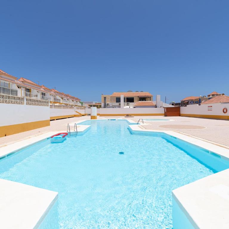 Apto con piscina en la zona de Castillo - Two-Bedroom Apartment - 2