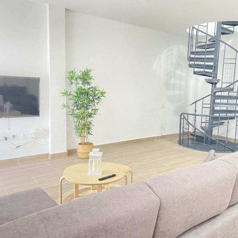 Apto con piscina en la zona de Castillo - Two-Bedroom Apartment - 3