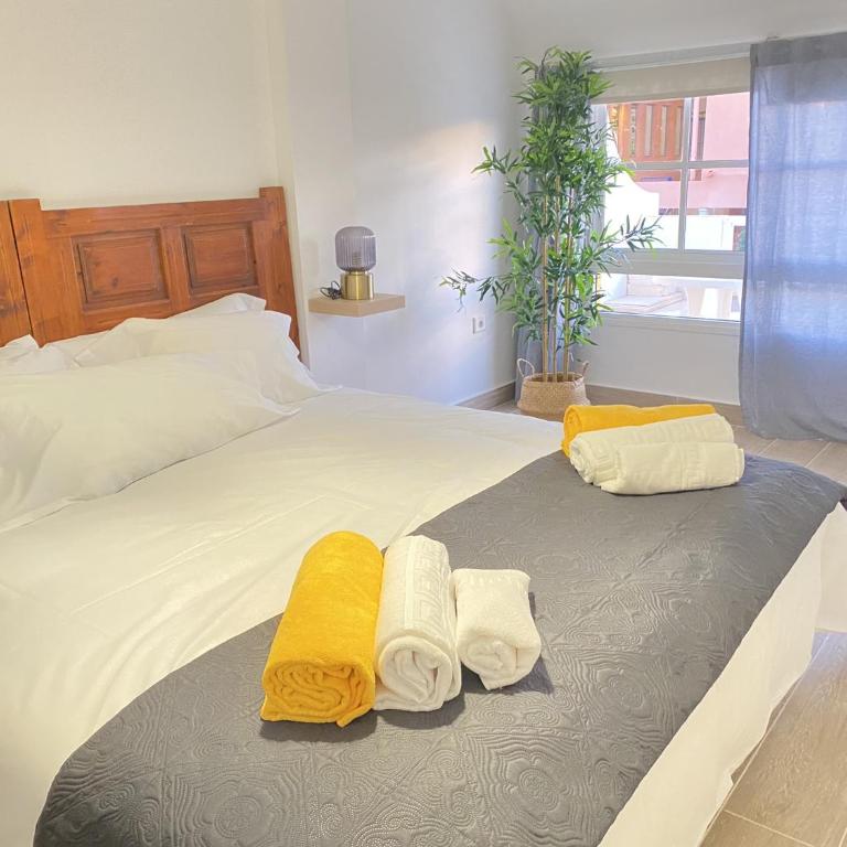 Apto con piscina en la zona de Castillo - Two-Bedroom Apartment - 22