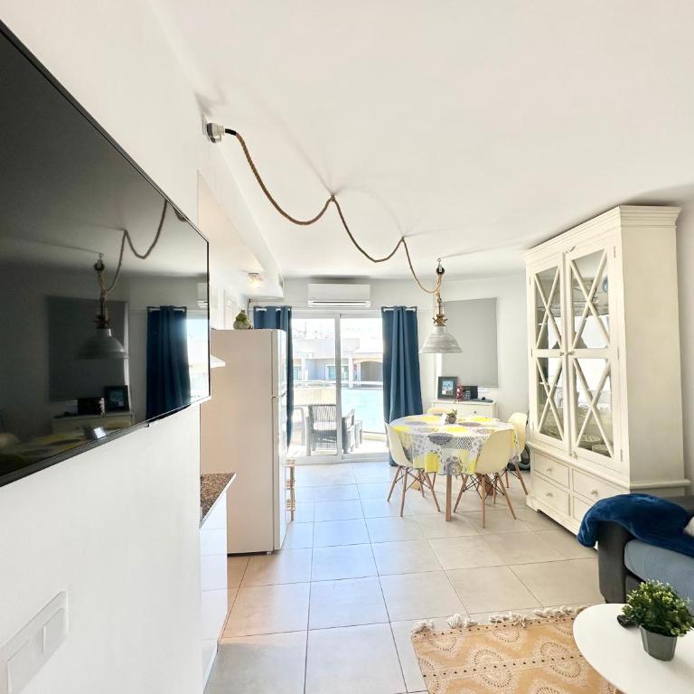 Surfer's view Pool AC WIFI DeskTerrace and Parking - Apartamento - 20
