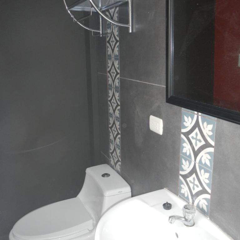 Blue Shark Apartments - Bungalow with Patio - 4