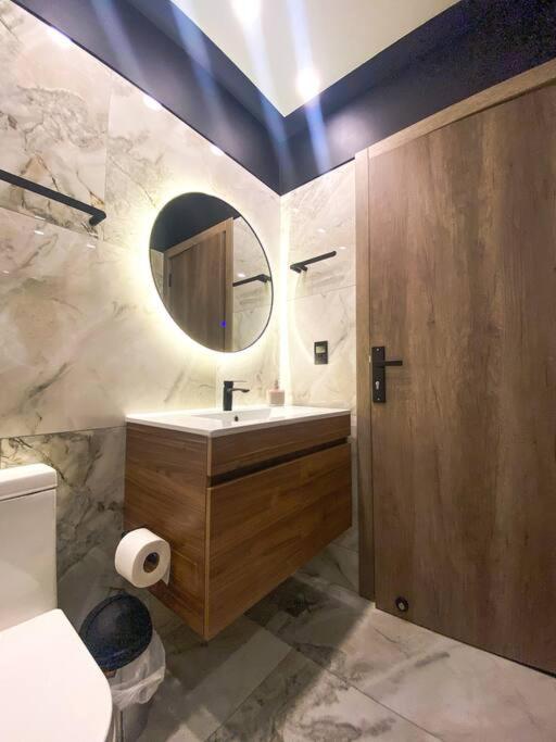 Studio Moderno con Patio Privado - Apartamento de 1 dormitorio - 41