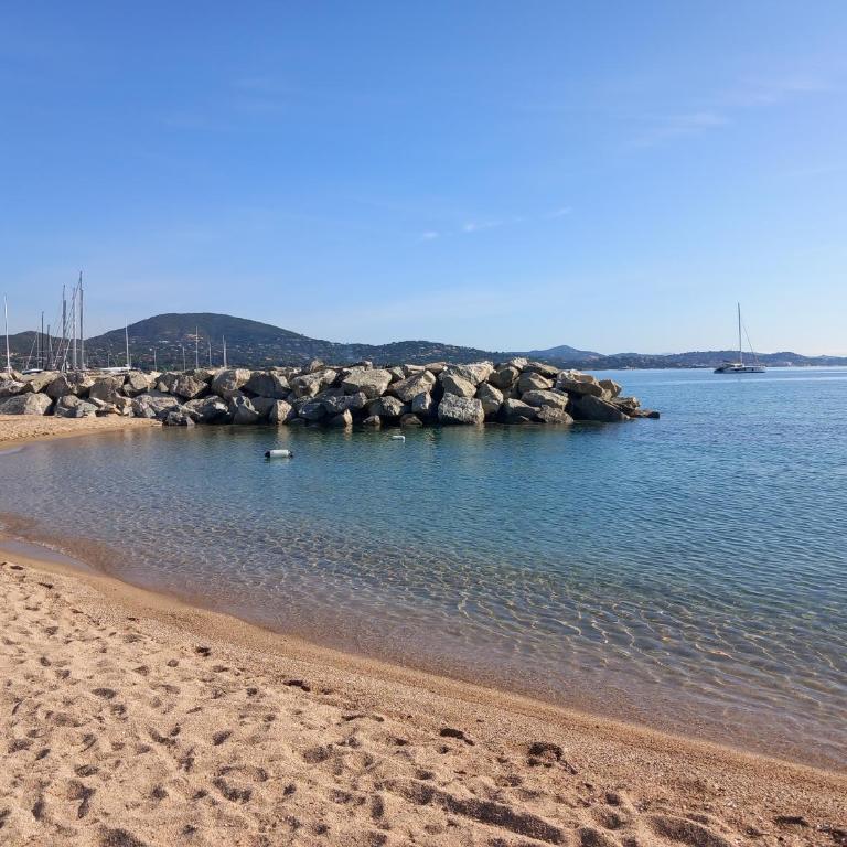 Marines de Cogolin, studio neuf face à la plage, climatisation, wifi, terrasse, proche St Tropez - Studio - 7