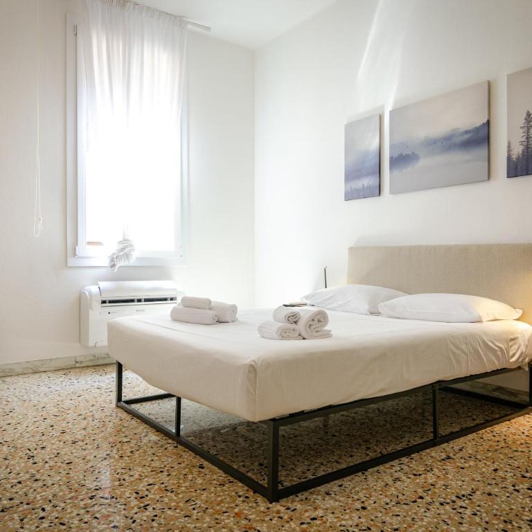 Testoni Home - Three-Bedroom Apartment - 15