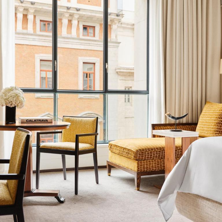 Four Seasons Hotel Madrid - Habitación Deluxe Sevilla con cama extragrande y vistas - 2