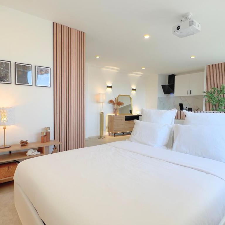 Skyline Suite Premium - CinéSpa & Vue Panoramique - Suite - Vue sur Ville - 8