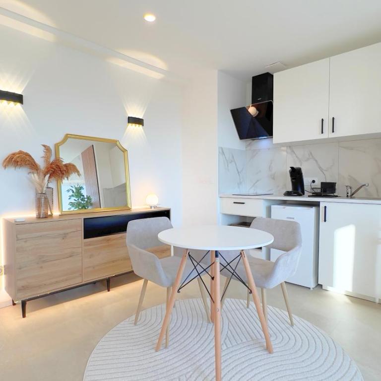 Skyline Suite Premium - CinéSpa & Vue Panoramique - Suite - Vue sur Ville - 13