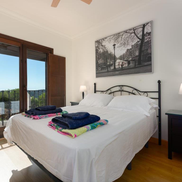 Stylish 3 bed house 2 bathrooms, with patio, roof terrace and communal pool 5 minutes away from the beautiful Spanish white village of Casares Pueblo and only 20 mins from the sea - Villa de 3 dormitorios - 25