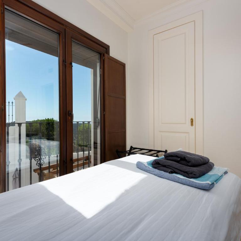 Stylish 3 bed house 2 bathrooms, with patio, roof terrace and communal pool 5 minutes away from the beautiful Spanish white village of Casares Pueblo and only 20 mins from the sea - Villa de 3 dormitorios - 27