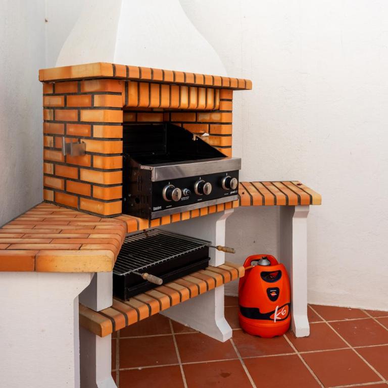 Stylish 3 bed house 2 bathrooms, with patio, roof terrace and communal pool 5 minutes away from the beautiful Spanish white village of Casares Pueblo and only 20 mins from the sea - Villa de 3 dormitorios - 14
