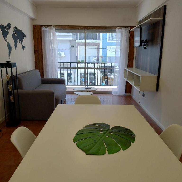 Depto ctro comercial Güemes 4 p - Apartamento de 1 dormitorio - 4