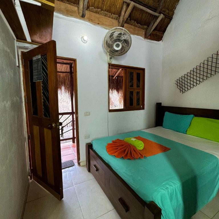 Hostal Nibuni Palomino - Habitación Familiar con vistas a la montaña - 3