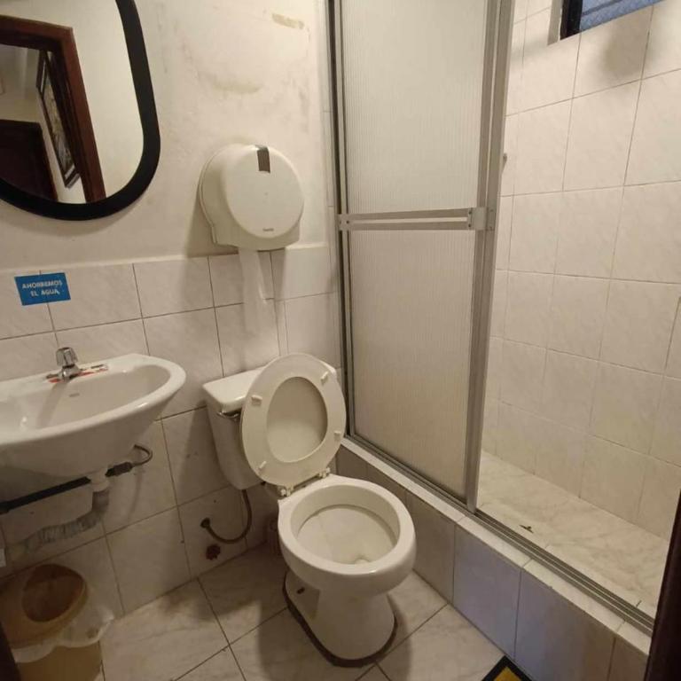 hostal alborada cuenca - Habitación Doble con baño privado - 6